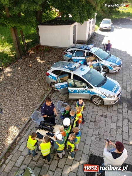 Zdjęcie w galerii na portalu naszraciborz.pl: Ostrożnie na wakacjach. Dzieci w kuźniańskim komisariacie wiadomości z regionu