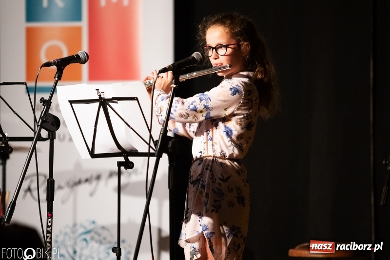 Zdjęcie w galerii na portalu naszraciborz.pl: Koncert z okazji Dnia Matki na Zamku Piastowskim wiadomości z regionu