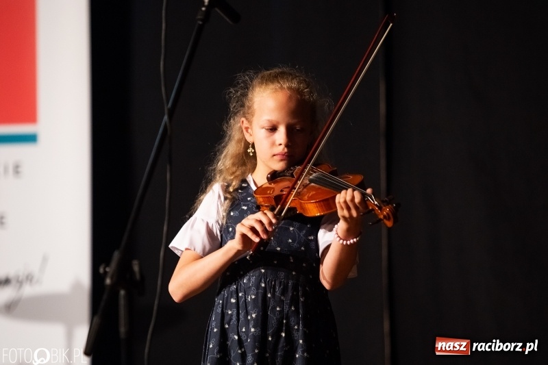 Zdjęcie w galerii na portalu naszraciborz.pl: Koncert z okazji Dnia Matki na Zamku Piastowskim wiadomości z regionu