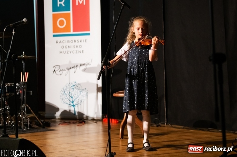 Zdjęcie w galerii na portalu naszraciborz.pl: Koncert z okazji Dnia Matki na Zamku Piastowskim wiadomości z regionu