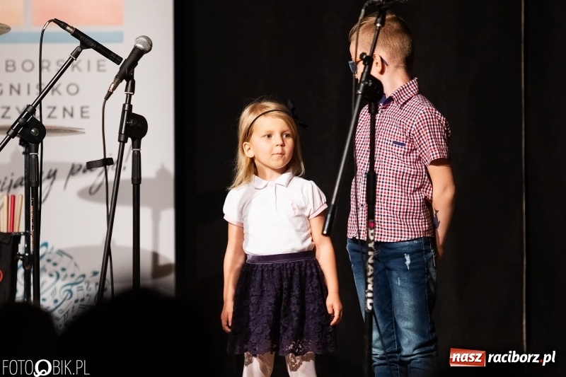 Zdjęcie w galerii na portalu naszraciborz.pl: Koncert z okazji Dnia Matki na Zamku Piastowskim wiadomości z regionu