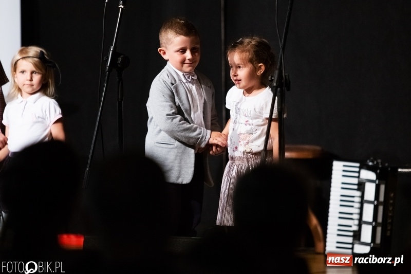 Zdjęcie w galerii na portalu naszraciborz.pl: Koncert z okazji Dnia Matki na Zamku Piastowskim wiadomości z regionu