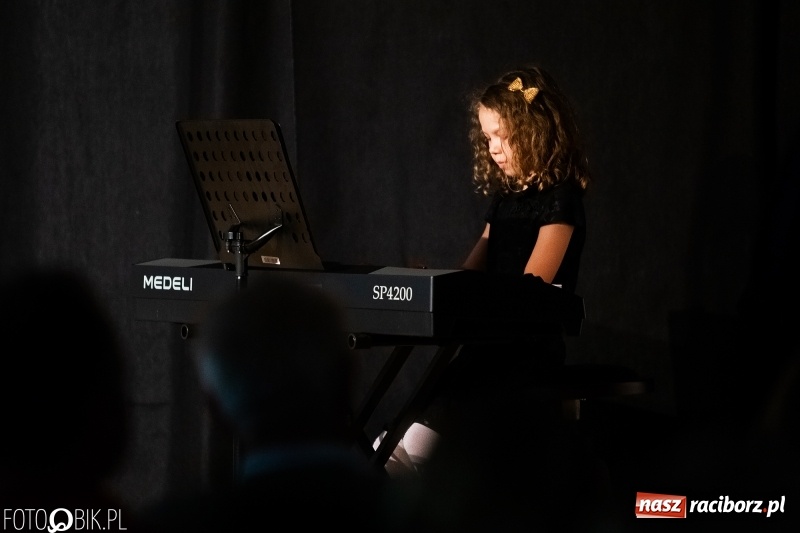 Zdjęcie w galerii na portalu naszraciborz.pl: Koncert z okazji Dnia Matki na Zamku Piastowskim wiadomości z regionu