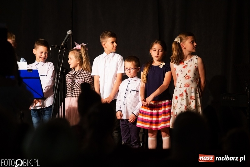 Zdjęcie w galerii na portalu naszraciborz.pl: Koncert z okazji Dnia Matki na Zamku Piastowskim wiadomości z regionu