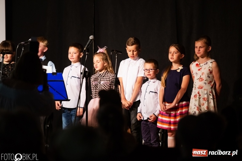 Zdjęcie w galerii na portalu naszraciborz.pl: Koncert z okazji Dnia Matki na Zamku Piastowskim wiadomości z regionu