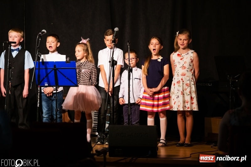 Zdjęcie w galerii na portalu naszraciborz.pl: Koncert z okazji Dnia Matki na Zamku Piastowskim wiadomości z regionu