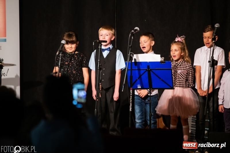 Zdjęcie w galerii na portalu naszraciborz.pl: Koncert z okazji Dnia Matki na Zamku Piastowskim wiadomości z regionu