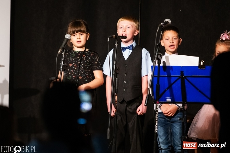 Zdjęcie w galerii na portalu naszraciborz.pl: Koncert z okazji Dnia Matki na Zamku Piastowskim wiadomości z regionu