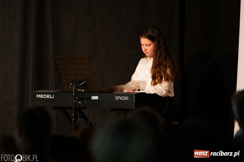 Zdjęcie w galerii na portalu naszraciborz.pl: Koncert z okazji Dnia Matki na Zamku Piastowskim wiadomości z regionu