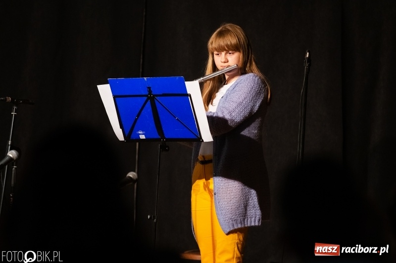 Zdjęcie w galerii na portalu naszraciborz.pl: Koncert z okazji Dnia Matki na Zamku Piastowskim wiadomości z regionu