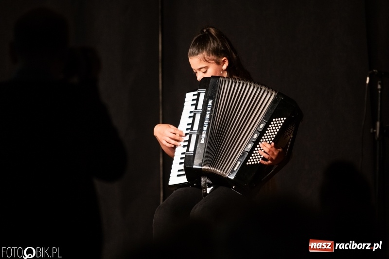 Zdjęcie w galerii na portalu naszraciborz.pl: Koncert z okazji Dnia Matki na Zamku Piastowskim wiadomości z regionu