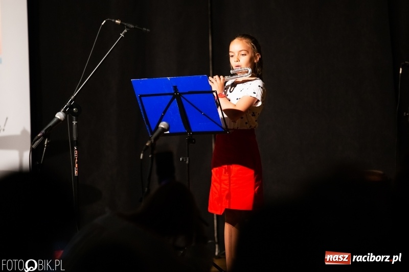 Zdjęcie w galerii na portalu naszraciborz.pl: Koncert z okazji Dnia Matki na Zamku Piastowskim wiadomości z regionu