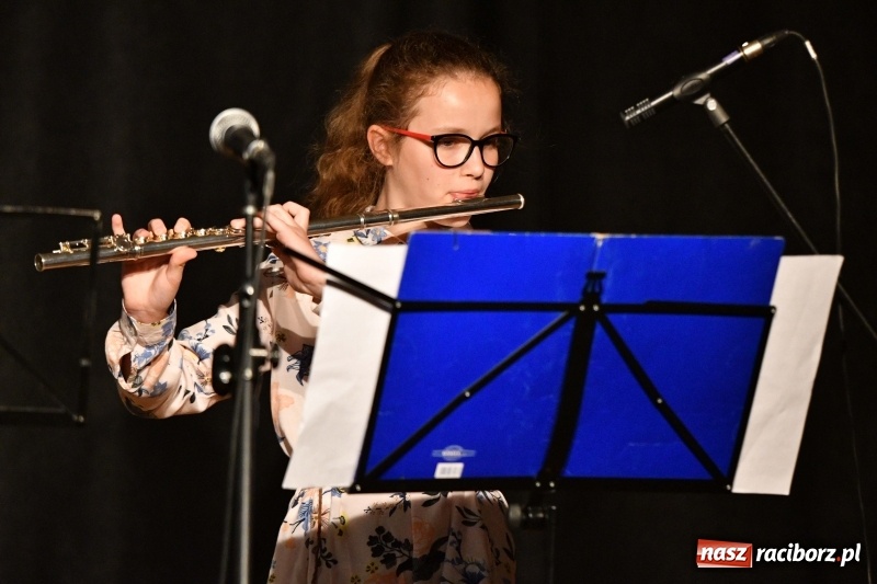 Zdjęcie w galerii na portalu naszraciborz.pl: Koncert z okazji Dnia Matki na Zamku Piastowskim wiadomości z regionu