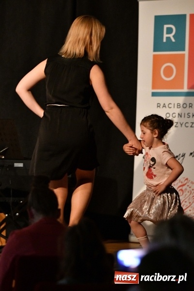 Zdjęcie w galerii na portalu naszraciborz.pl: Koncert z okazji Dnia Matki na Zamku Piastowskim wiadomości z regionu