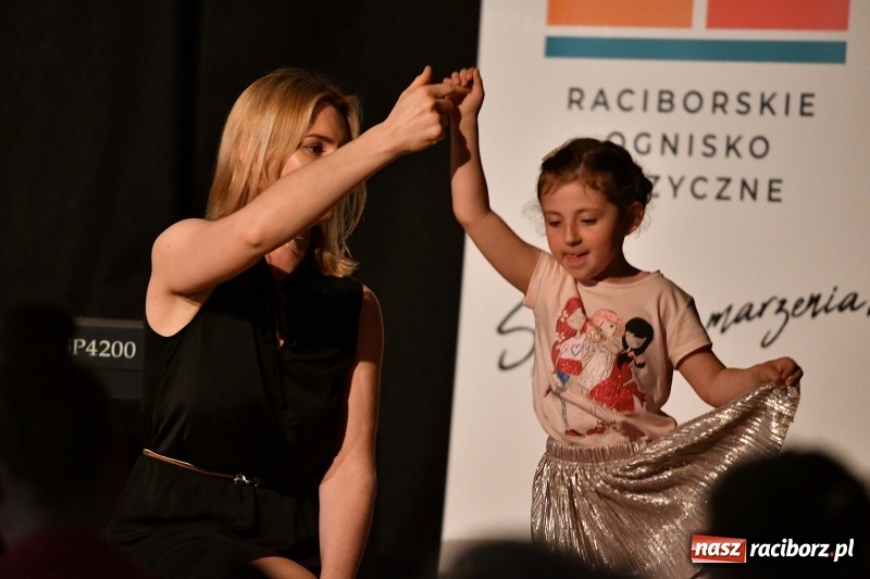 Zdjęcie w galerii na portalu naszraciborz.pl: Koncert z okazji Dnia Matki na Zamku Piastowskim wiadomości z regionu