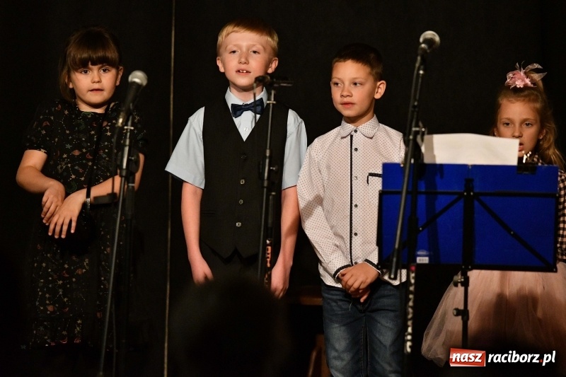 Zdjęcie w galerii na portalu naszraciborz.pl: Koncert z okazji Dnia Matki na Zamku Piastowskim wiadomości z regionu