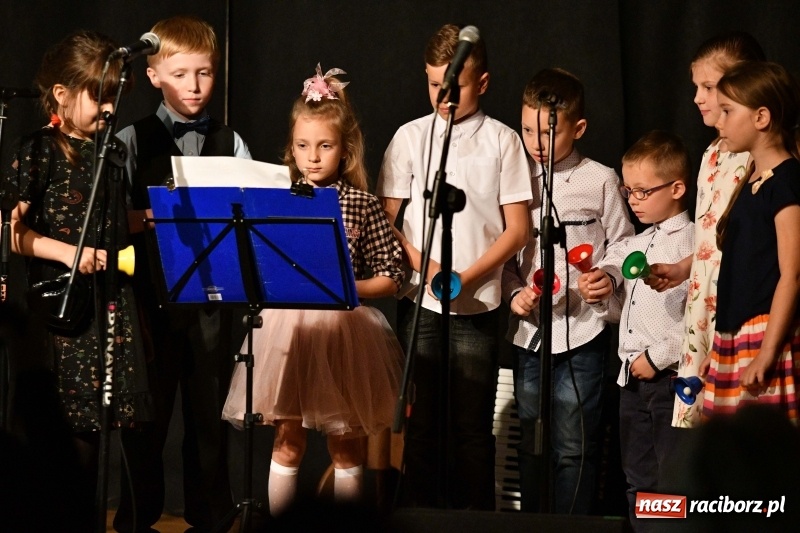 Zdjęcie w galerii na portalu naszraciborz.pl: Koncert z okazji Dnia Matki na Zamku Piastowskim wiadomości z regionu