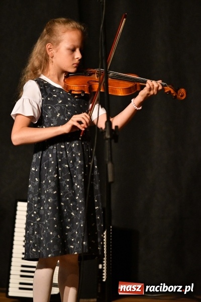 Zdjęcie w galerii na portalu naszraciborz.pl: Koncert z okazji Dnia Matki na Zamku Piastowskim wiadomości z regionu