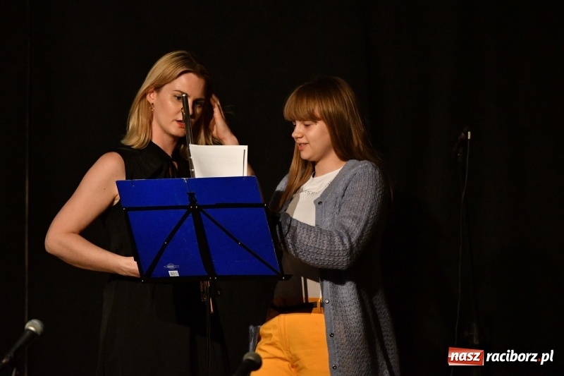 Zdjęcie w galerii na portalu naszraciborz.pl: Koncert z okazji Dnia Matki na Zamku Piastowskim wiadomości z regionu