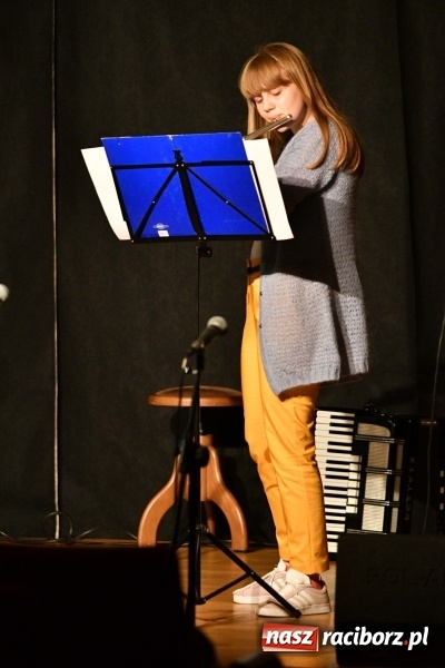 Zdjęcie w galerii na portalu naszraciborz.pl: Koncert z okazji Dnia Matki na Zamku Piastowskim wiadomości z regionu