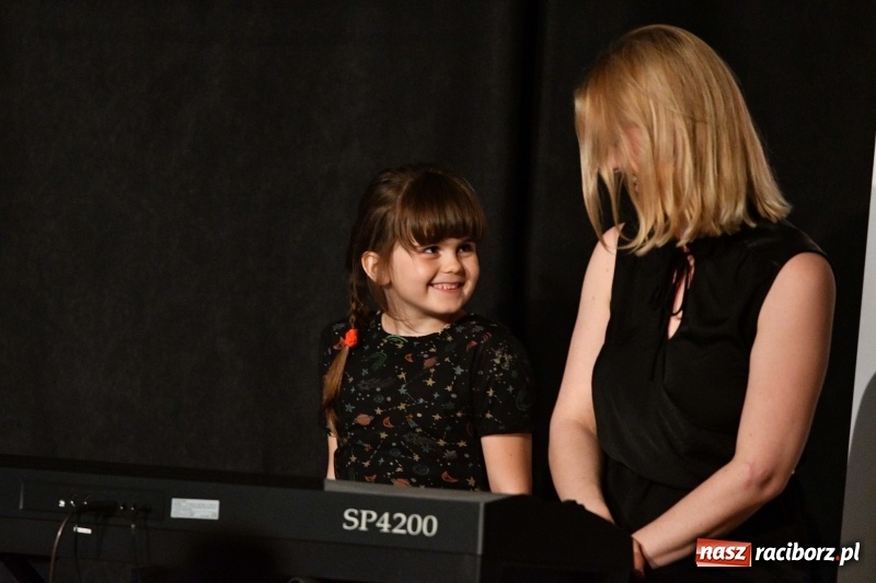 Zdjęcie w galerii na portalu naszraciborz.pl: Koncert z okazji Dnia Matki na Zamku Piastowskim wiadomości z regionu