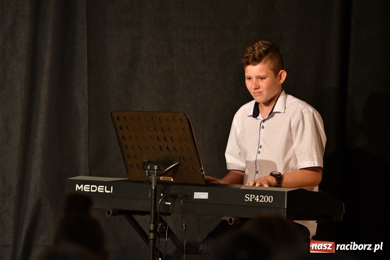 Zdjęcie w galerii na portalu naszraciborz.pl: Koncert z okazji Dnia Matki na Zamku Piastowskim wiadomości z regionu