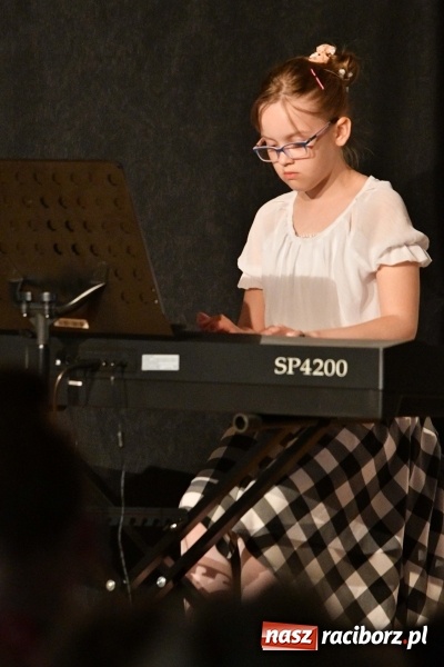 Zdjęcie w galerii na portalu naszraciborz.pl: Koncert z okazji Dnia Matki na Zamku Piastowskim wiadomości z regionu