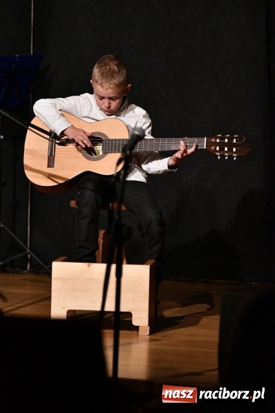 Zdjęcie w galerii na portalu naszraciborz.pl: Koncert z okazji Dnia Matki na Zamku Piastowskim wiadomości z regionu