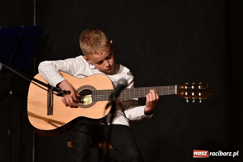 Zdjęcie w galerii na portalu naszraciborz.pl: Koncert z okazji Dnia Matki na Zamku Piastowskim wiadomości z regionu