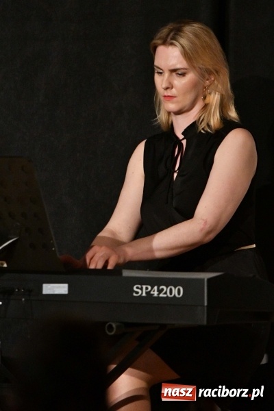 Zdjęcie w galerii na portalu naszraciborz.pl: Koncert z okazji Dnia Matki na Zamku Piastowskim wiadomości z regionu