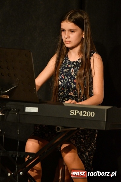 Zdjęcie w galerii na portalu naszraciborz.pl: Koncert z okazji Dnia Matki na Zamku Piastowskim wiadomości z regionu