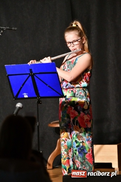 Zdjęcie w galerii na portalu naszraciborz.pl: Koncert z okazji Dnia Matki na Zamku Piastowskim wiadomości z regionu