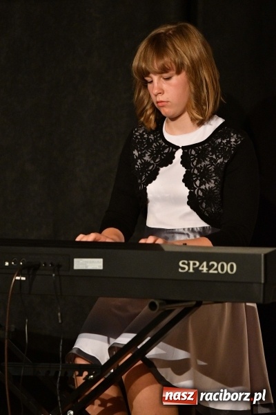 Zdjęcie w galerii na portalu naszraciborz.pl: Koncert z okazji Dnia Matki na Zamku Piastowskim wiadomości z regionu