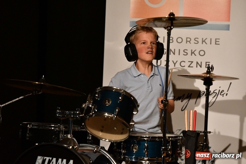 Zdjęcie w galerii na portalu naszraciborz.pl: Koncert z okazji Dnia Matki na Zamku Piastowskim wiadomości z regionu