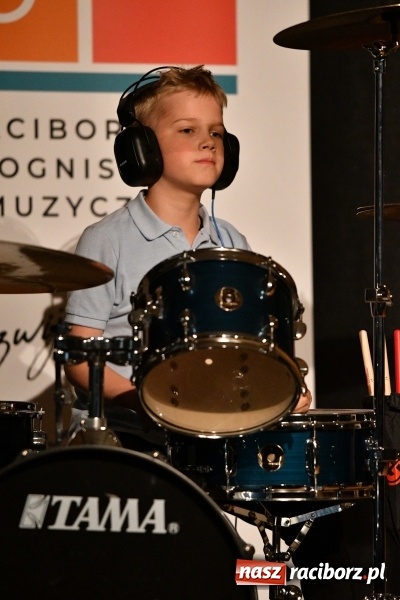 Zdjęcie w galerii na portalu naszraciborz.pl: Koncert z okazji Dnia Matki na Zamku Piastowskim wiadomości z regionu