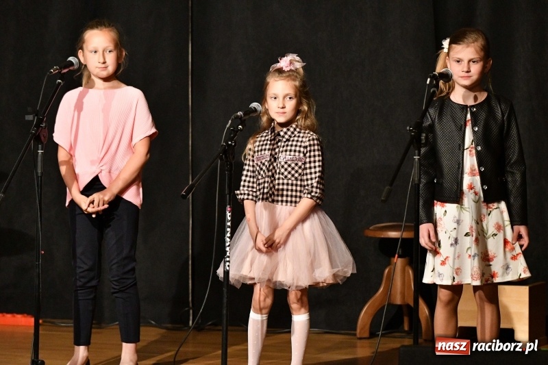 Zdjęcie w galerii na portalu naszraciborz.pl: Koncert z okazji Dnia Matki na Zamku Piastowskim wiadomości z regionu