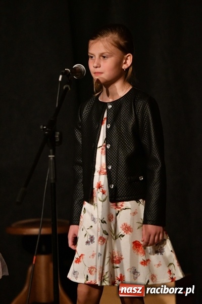 Zdjęcie w galerii na portalu naszraciborz.pl: Koncert z okazji Dnia Matki na Zamku Piastowskim wiadomości z regionu