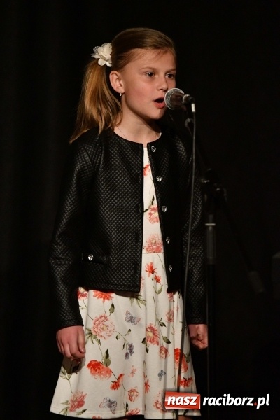 Zdjęcie w galerii na portalu naszraciborz.pl: Koncert z okazji Dnia Matki na Zamku Piastowskim wiadomości z regionu