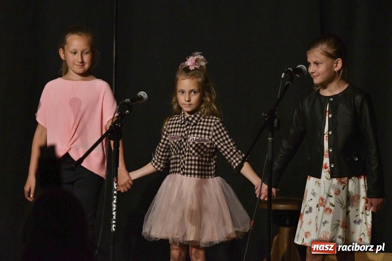 Zdjęcie w galerii na portalu naszraciborz.pl: Koncert z okazji Dnia Matki na Zamku Piastowskim wiadomości z regionu