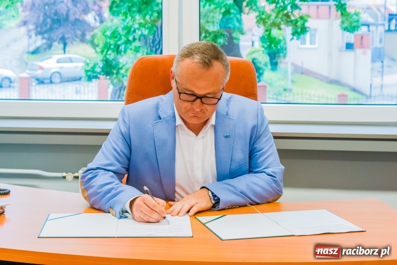 Zdjęcie w galerii na portalu naszraciborz.pl: Raciborski Mechanik i Eko-Okna podpisały list intencyjny w sprawie współpracy wiadomości z regionu