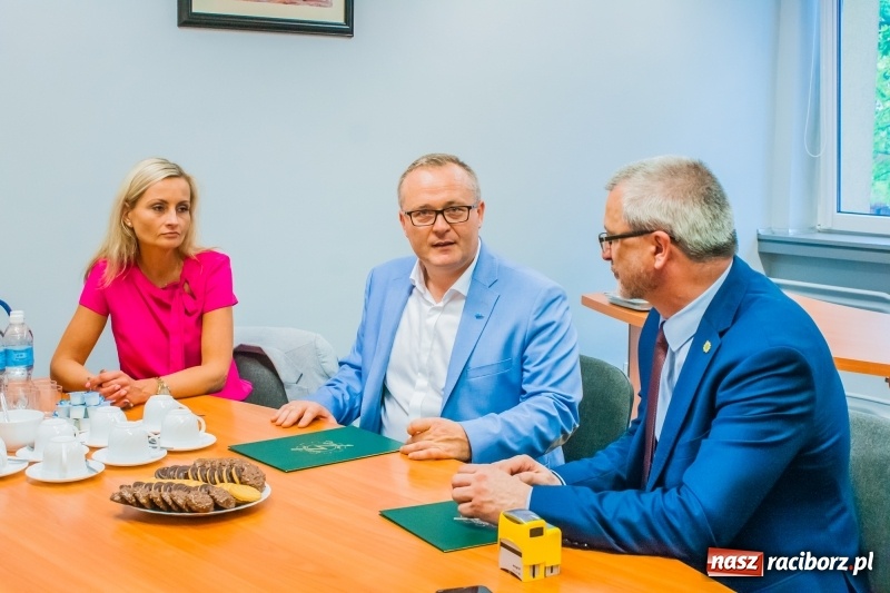 Zdjęcie w galerii na portalu naszraciborz.pl: Raciborski Mechanik i Eko-Okna podpisały list intencyjny w sprawie współpracy wiadomości z regionu