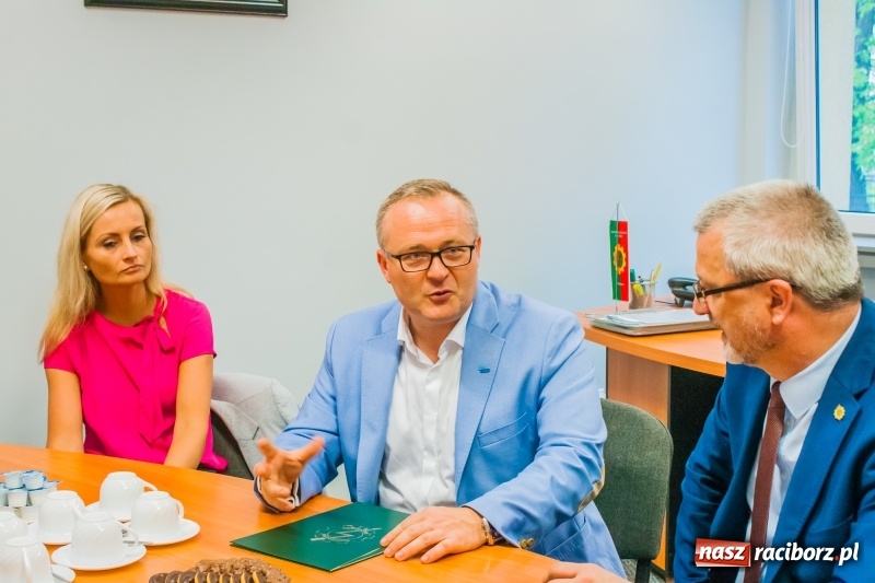 Zdjęcie w galerii na portalu naszraciborz.pl: Raciborski Mechanik i Eko-Okna podpisały list intencyjny w sprawie współpracy wiadomości z regionu