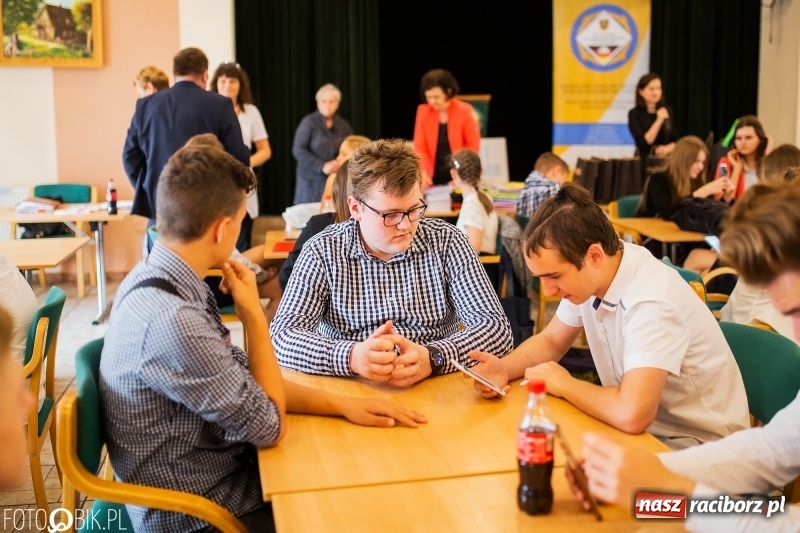 Zdjęcie w galerii na portalu naszraciborz.pl: DFK wręczyło nagrody laureatom konkursów  wiadomości z regionu