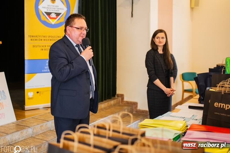 Zdjęcie w galerii na portalu naszraciborz.pl: DFK wręczyło nagrody laureatom konkursów  wiadomości z regionu