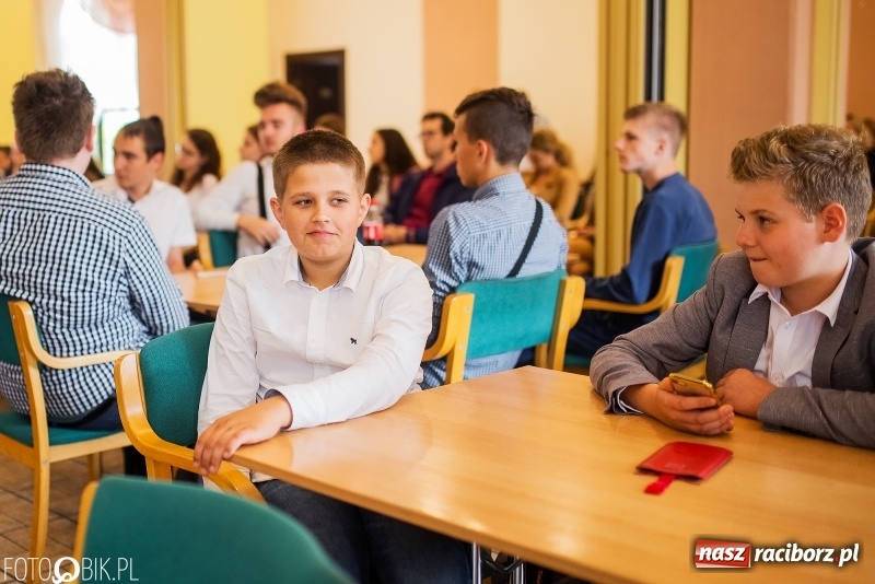 Zdjęcie w galerii na portalu naszraciborz.pl: DFK wręczyło nagrody laureatom konkursów  wiadomości z regionu