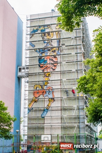 Zdjęcie w galerii na portalu naszraciborz.pl: Taki mural pojawił się w nocy na bloku przy Chorzowskiej-Katowickiej [FOTO] wiadomości z regionu