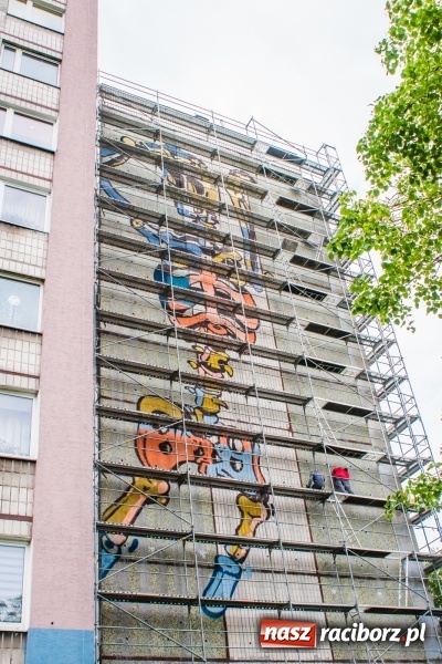 Zdjęcie w galerii na portalu naszraciborz.pl: Taki mural pojawił się w nocy na bloku przy Chorzowskiej-Katowickiej [FOTO] wiadomości z regionu