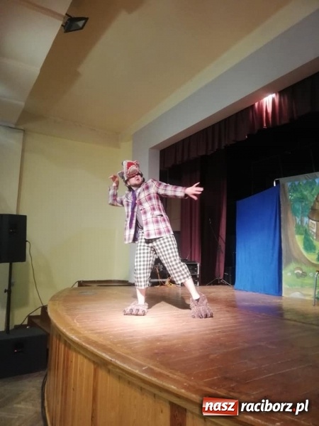 Zdjęcie w galerii na portalu naszraciborz.pl: Wilk i Zając zgromadzili tłumy dzieci wiadomości z regionu