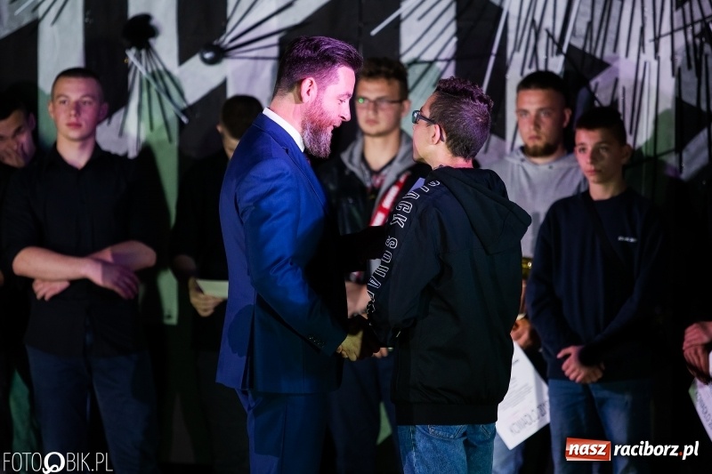 Zdjęcie w galerii na portalu naszraciborz.pl: Złote Kowadło dla MOW z Kamionka Wielkiego wiadomości z regionu