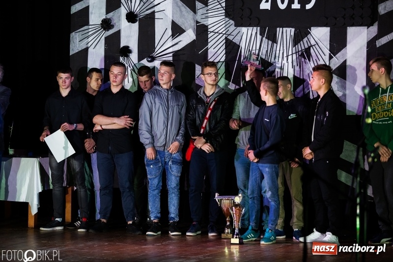 Zdjęcie w galerii na portalu naszraciborz.pl: Złote Kowadło dla MOW z Kamionka Wielkiego wiadomości z regionu